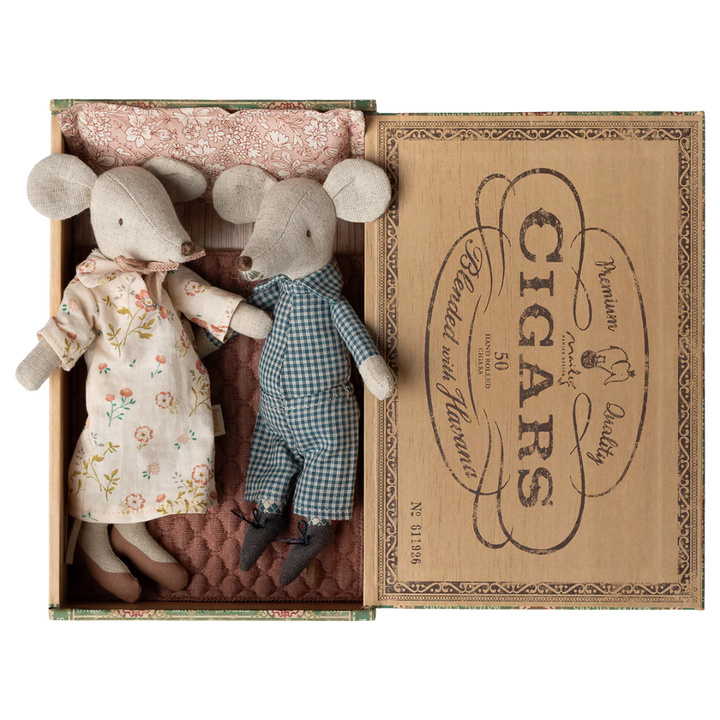 Grandma & Grandpa Mice in Cigarbox