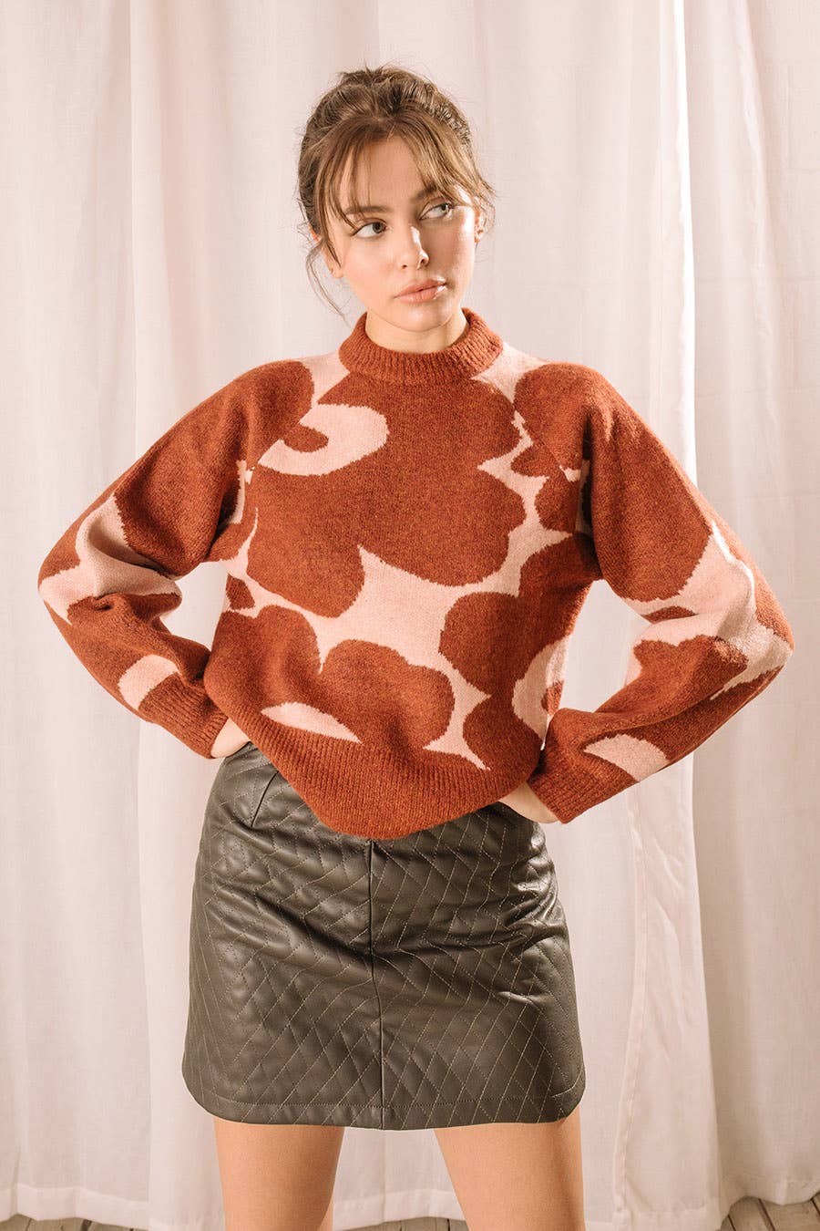 Enlarged Mod Flower Print Knit Pullover Rust & Light Coral