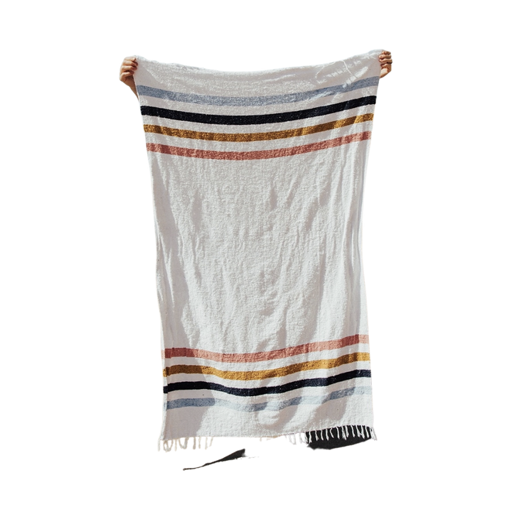 SUSTAINABLE THROW BLANKET