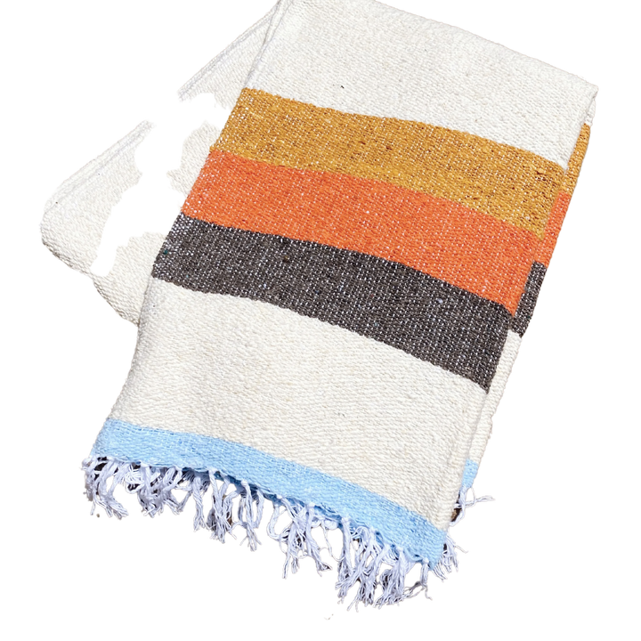 SUSTAINABLE THROW BLANKET